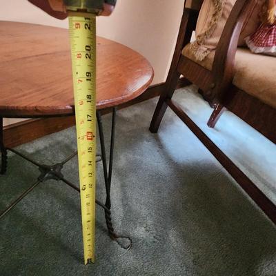 Round Wood Top Table w Twisted Metal Wire Base 18x18