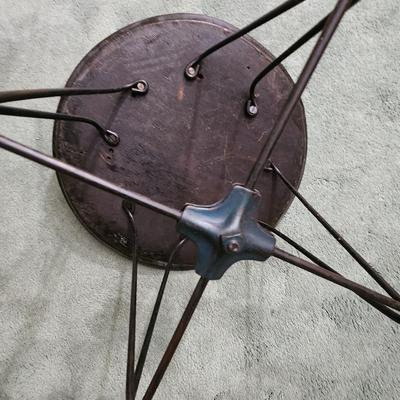 Round Wood Top Table w Twisted Metal Wire Base 18x18