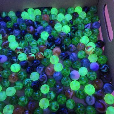 Lot of Vintage Glass Marbles Many Glow in the Dark under Black Light Uranium