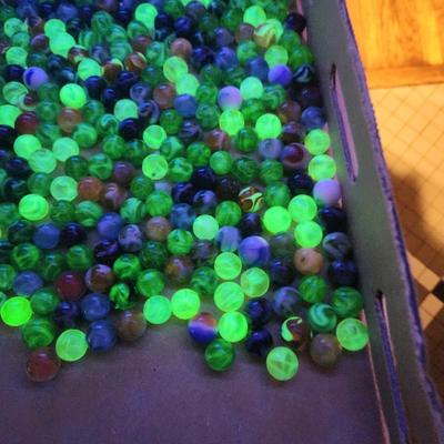 Lot of Vintage Glass Marbles Many Glow in the Dark under Black Light Uranium