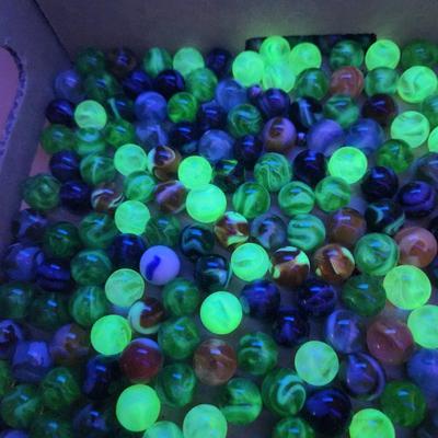 Lot of Vintage Glass Marbles Many Glow in the Dark under Black Light Uranium