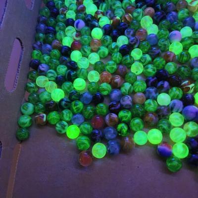 Lot of Vintage Glass Marbles Many Glow in the Dark under Black Light Uranium