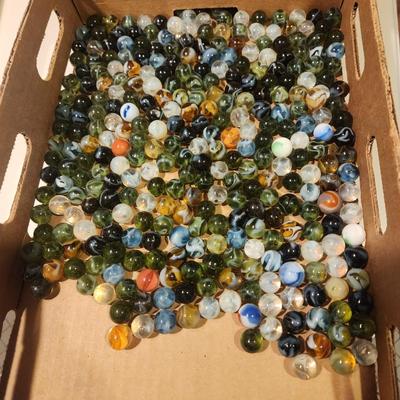Lot of Vintage Glass Marbles Many Glow in the Dark under Black Light Uranium