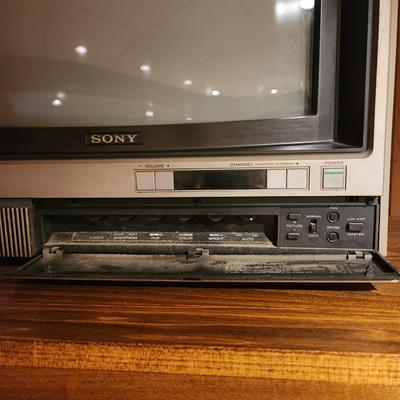Vintage Sony Triniton KV1747RX Gaming TV