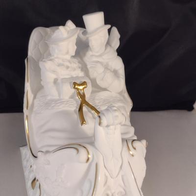 Lenox Porcelain Victorian Sleigh Music Box Plays "I'm Dreaming of a White Christmas"