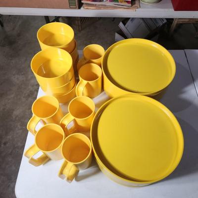 Lot of Vintage Heller Design Vignelli Dinnerware Melamine Plastic Stackable Yellow Set