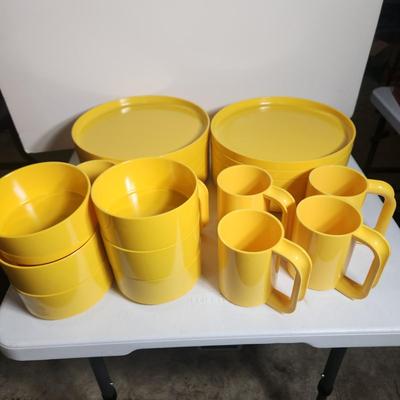 Lot of Vintage Heller Design Vignelli Dinnerware Melamine Plastic Stackable Yellow Set