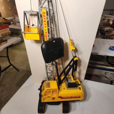 Golden Bright Working Machine Crane Shovel