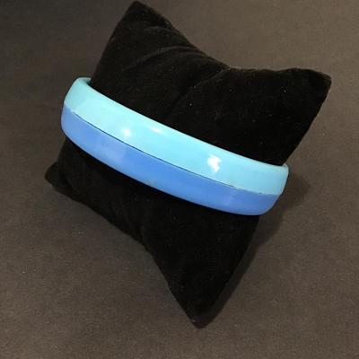 Vintage two toned blue bangle bracelet