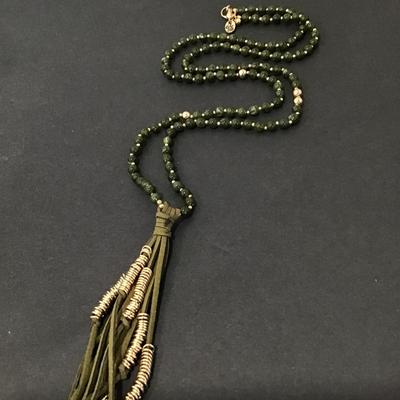 Vintage very nice Erica Lyons tassel green beaded necklace