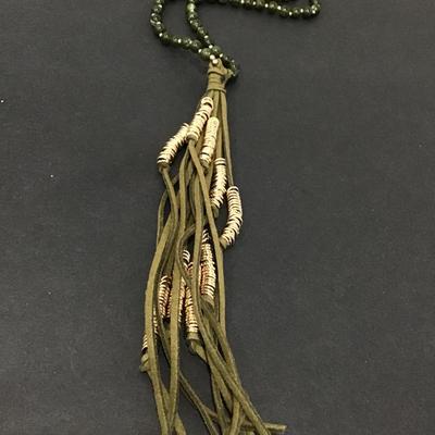 Vintage very nice Erica Lyons tassel green beaded necklace
