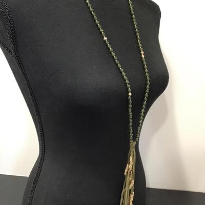 Vintage very nice Erica Lyons tassel green beaded necklace