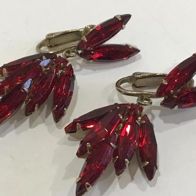 Gorgeous RubyRed Clip on Earrings Vintage