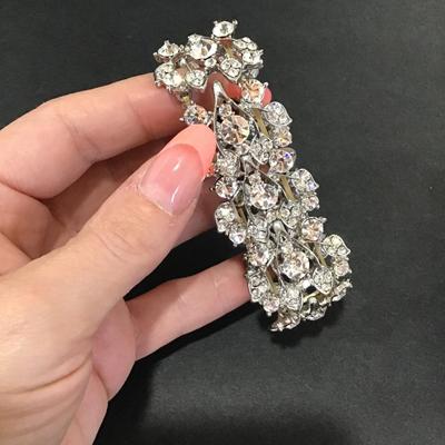 Absolutely gorgeous vintage crystal rhinestone Stretch bracelet in excellent condition