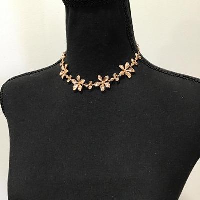 Pretty Flower, gold, toned necklace in excellent condition