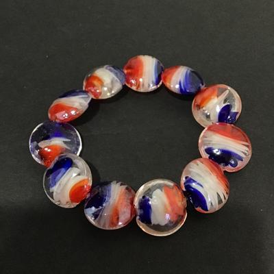 Beautiful, vintage, red white and blue glass bead stretch bracelet patriotic