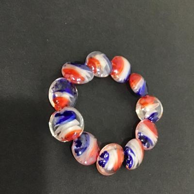 Beautiful, vintage, red white and blue glass bead stretch bracelet patriotic