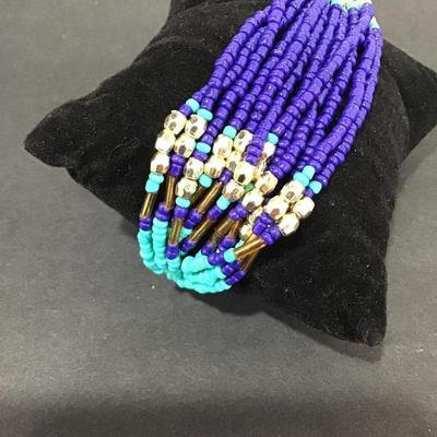 Really pretty turquoise and blue gold toned beaded bracelet