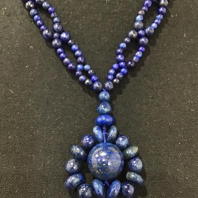 Beautiful, vintage lapis lazuli stone bead necklace