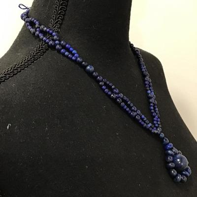 Beautiful, vintage lapis lazuli stone bead necklace