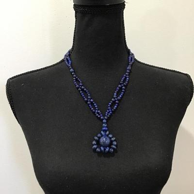 Beautiful, vintage lapis lazuli stone bead necklace