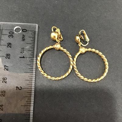 Vintage Trifari gold toned clip on earrings