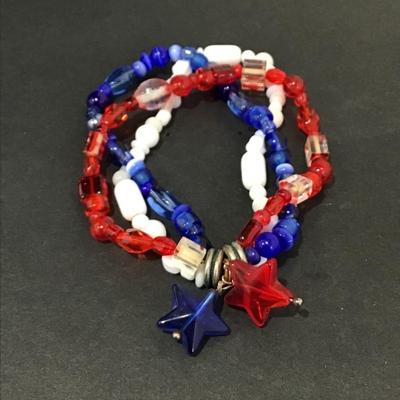 White blue and red glass beaded stretch bracelet, vintage white milk glass