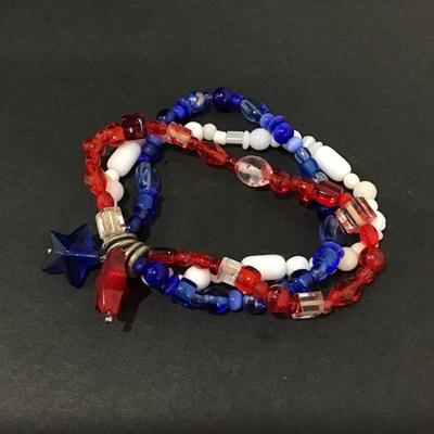 White blue and red glass beaded stretch bracelet, vintage white milk glass
