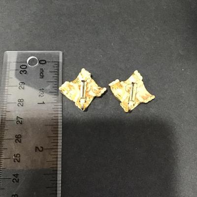 Vintage gold toned clip on earrings