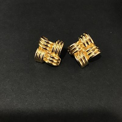 Vintage gold toned clip on earrings