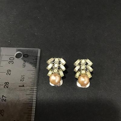 Beautiful Silver tone vintage clip on earrings