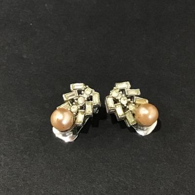 Beautiful Silver tone vintage clip on earrings