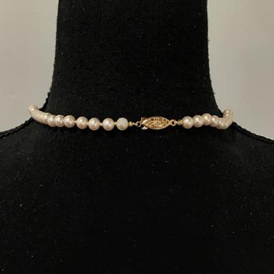 Vintage faux pearl necklace