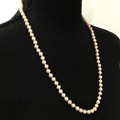 Vintage faux pearl necklace
