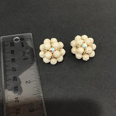 Very nice excellent condition Japan clip on earrings vintage