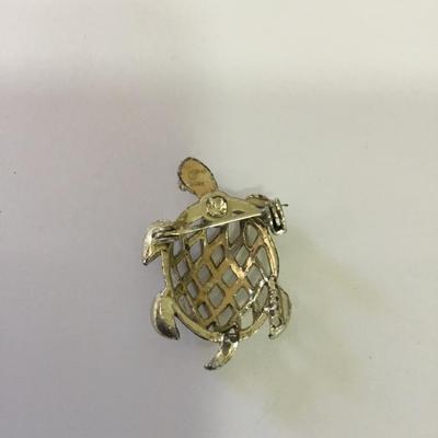 Vintage, gold, toned turtle pin/brooch has blemish wear