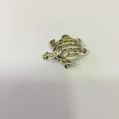 Vintage, gold, toned turtle pin/brooch has blemish wear