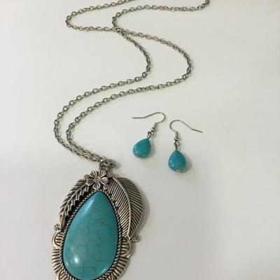 Beautiful, silver toned, faux, turquoise, stone necklace, and earring set