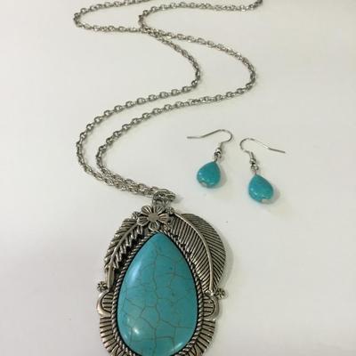 Beautiful, silver toned, faux, turquoise, stone necklace, and earring set