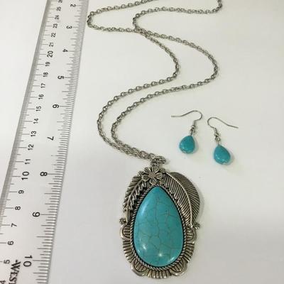 Beautiful, silver toned, faux, turquoise, stone necklace, and earring set