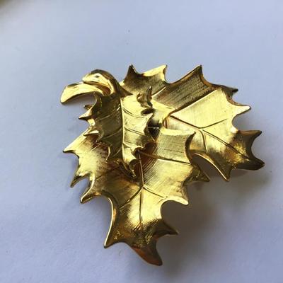 Vintage Brooch Gold Tone
