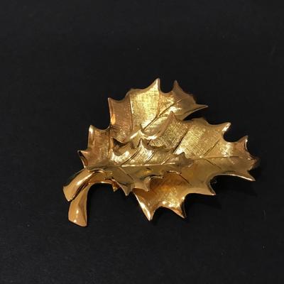 Vintage Brooch Gold Tone