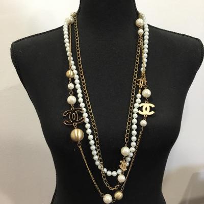 Fashion, faux pearl statement necklace