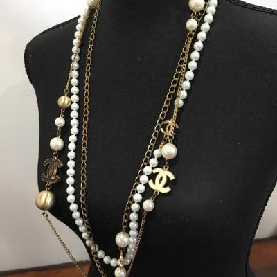 Fashion, faux pearl statement necklace