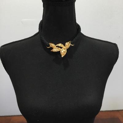 Beautiful vintage Gold tone,chunky corded, choker necklace