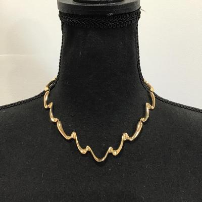 Vintage gold tone necklace