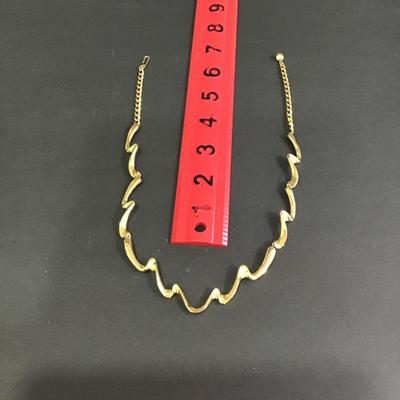 Vintage gold tone necklace