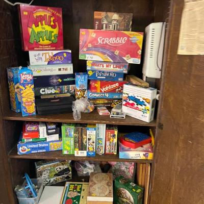 Sale Photo Thumbnail #182: Games and puzzles 