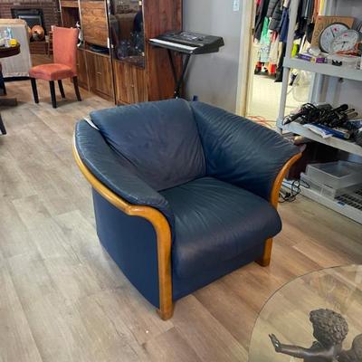 Sale Photo Thumbnail #183: Retro chair 