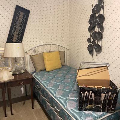 Sale Photo Thumbnail #191: Twin beds 